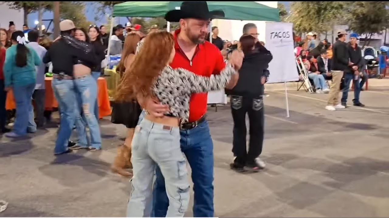 Hasta el Sacerdote bailo sangolotiadito compadre sangolotiadito 