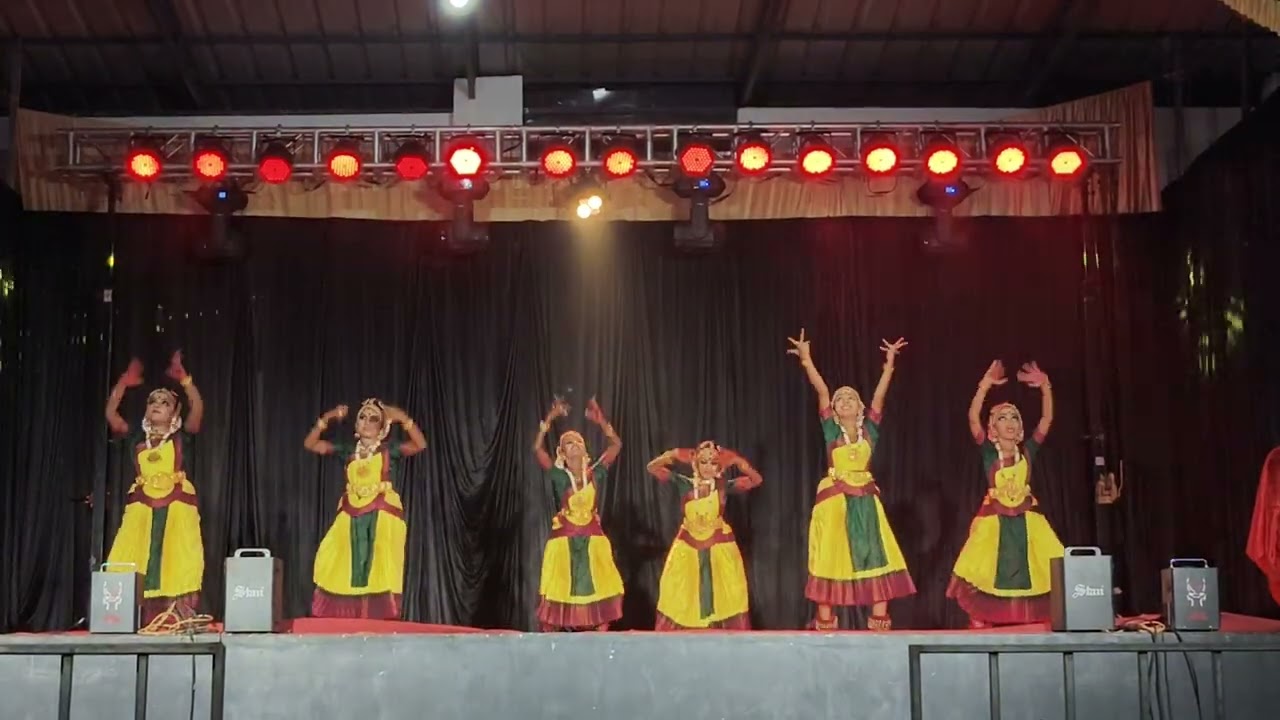 Bomma Bomma Tha. Dance performance #trendingnow #dance #traditionaldance 
