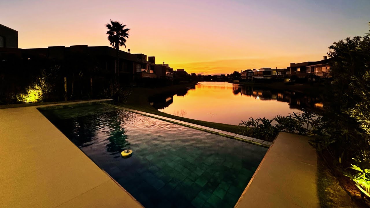 CASA DE LUXO FINAMENTE MOBILIADA VISTA INIGUALAVÉL PARA O LAGO E POR DO SOL NO ENSEADA XANGRILA