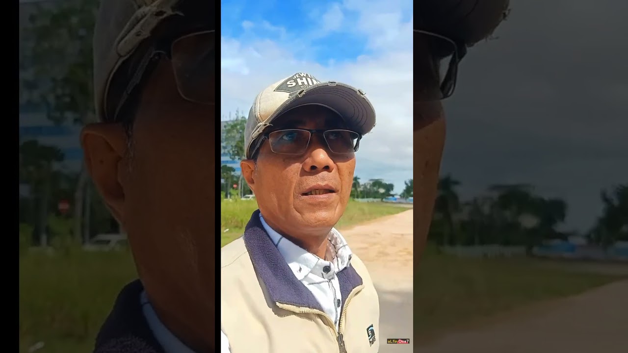 Pesawat Jet Tempur F16 milik TNI AU bermanuver dilangit Batam