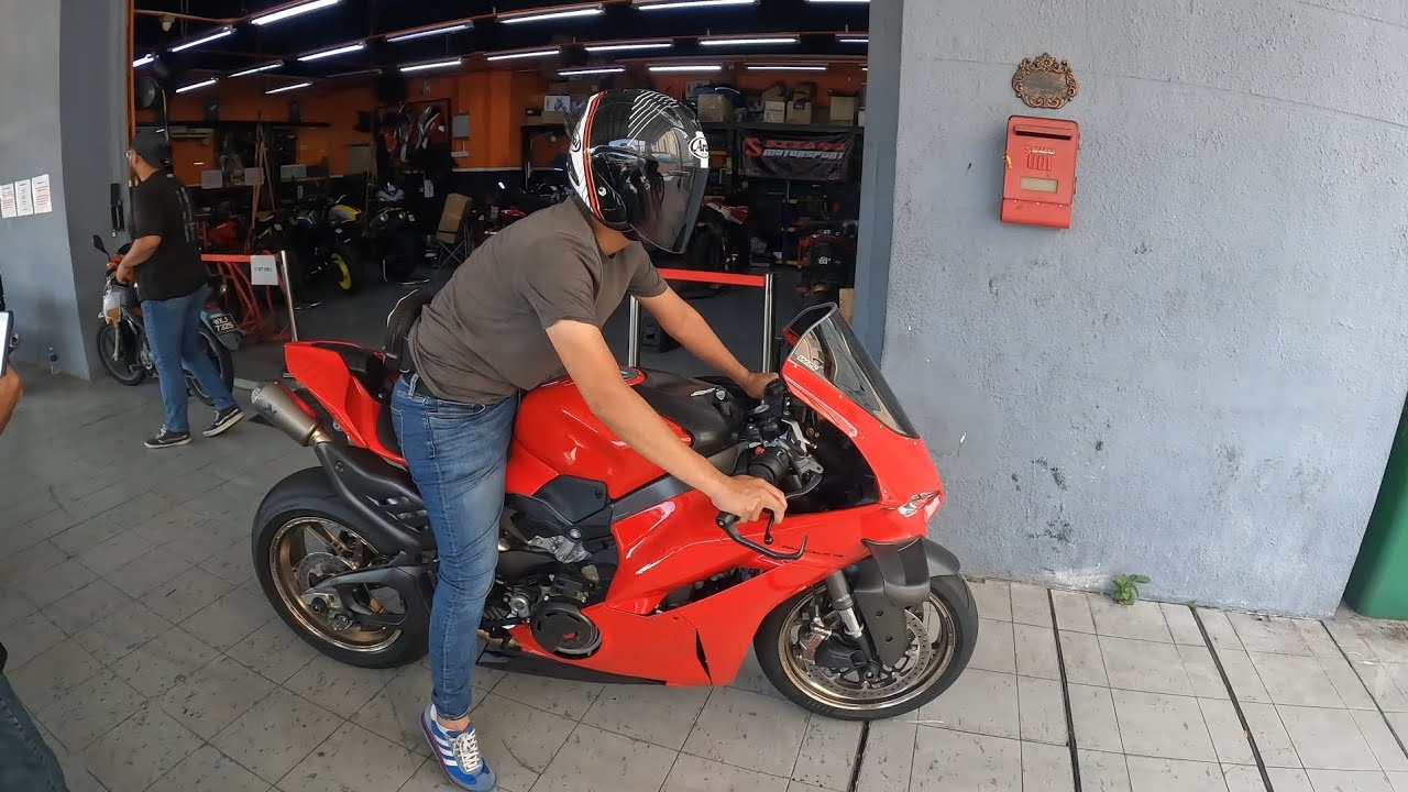 First OZ Gass On Ducati Panigale V4 7G | Sizara Motorsports