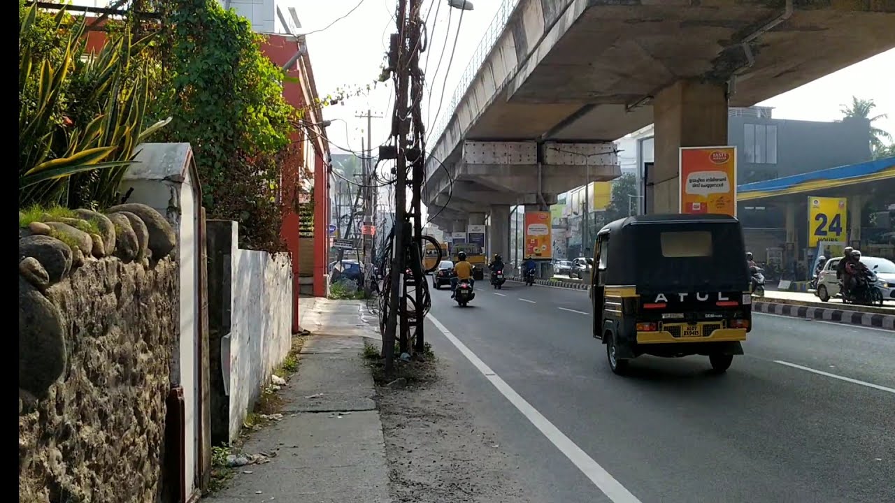 Walking tour around Kochi city, sahodaran Ayyappan road, Kerala, India 2021