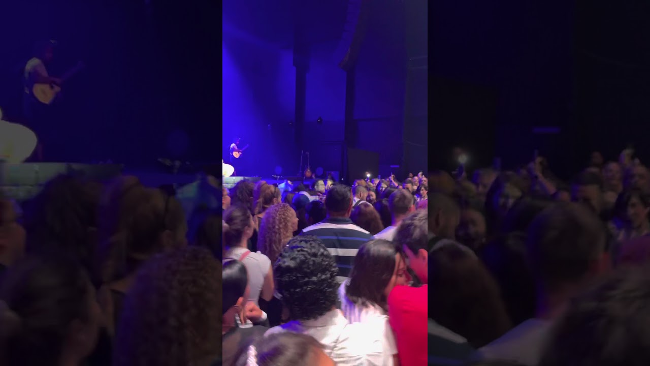 Camilo da un super consejo a una niña en pleno concierto. zurich 2021
