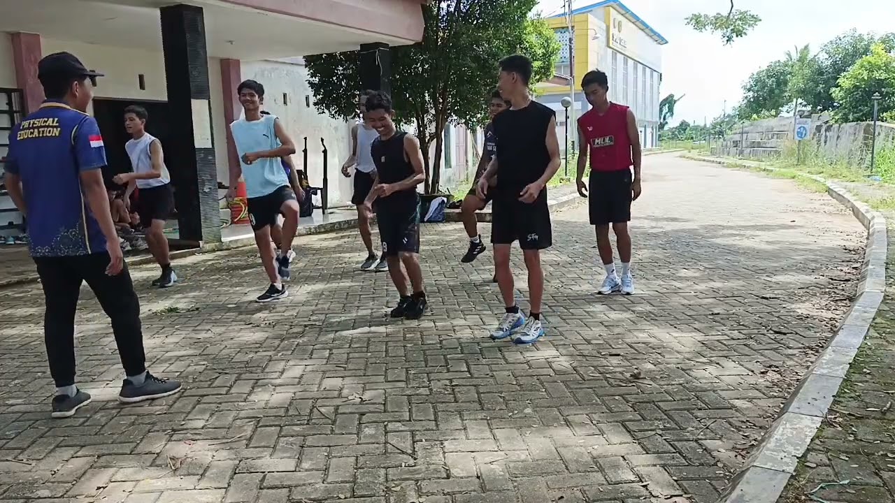 07. Muhammad Rifki nim 2510122110036 kelas A4 2025 Atletik materi Lompat dan Lempar
