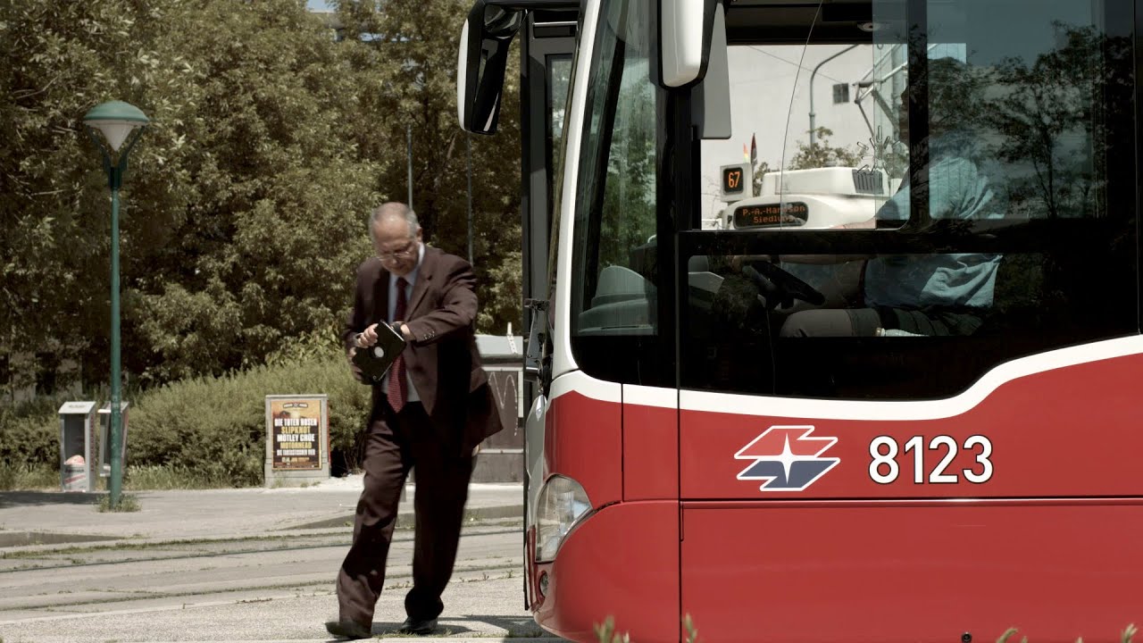 Achtung: Nicht vor dem Bus die Straße überqueren