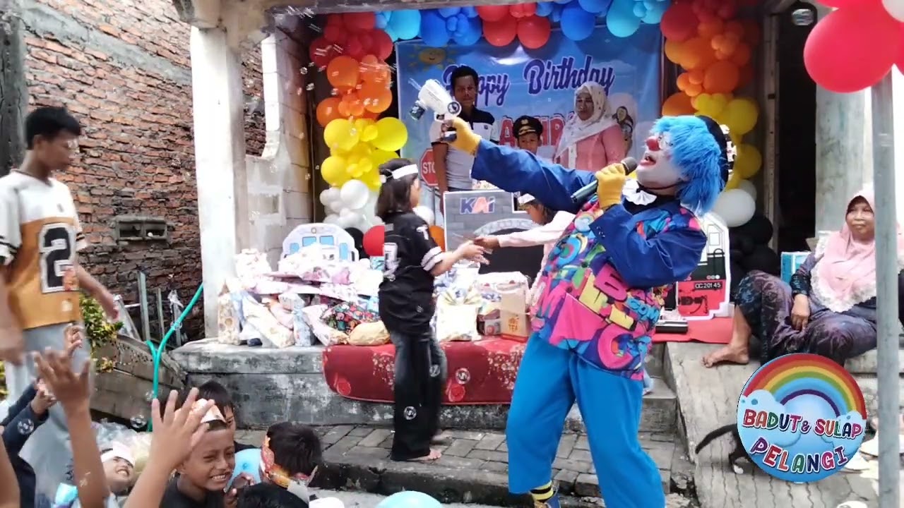 Om Badut Sanggar Pelangi 🌈http://wa.me/6282329702373#badut #viral #sorotansemuaorang #fypシ゚viral 