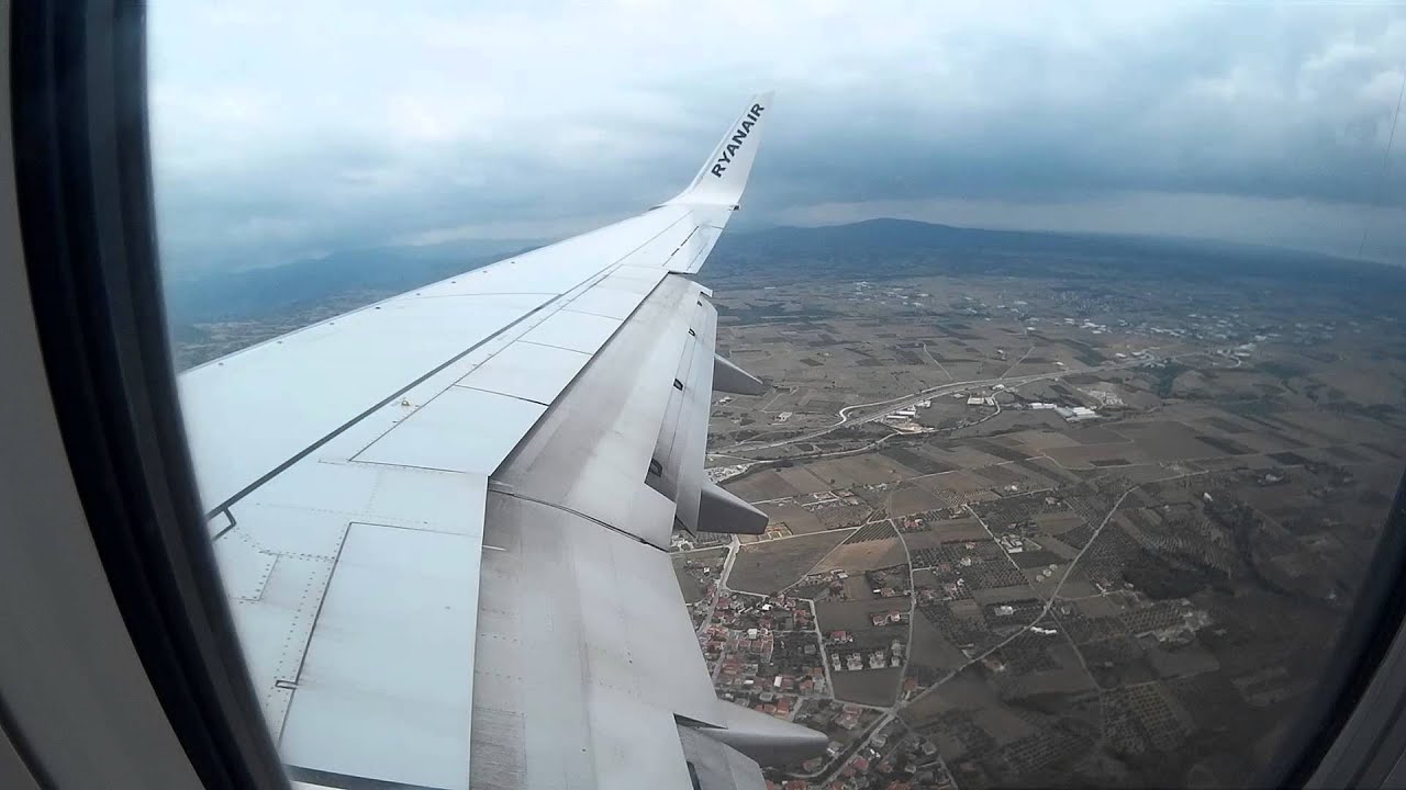 Ryanair B737-800 landing at RWY34 Thessaloniki, Greece