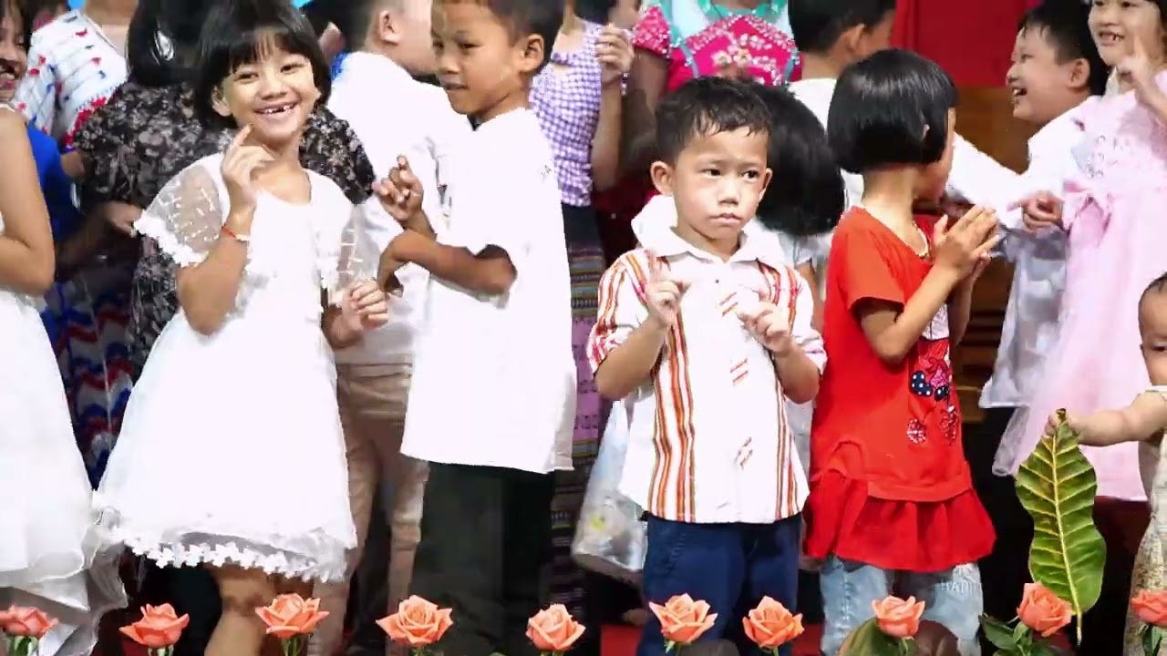 Sunday School မှသားသမီးများ ချီးမွမ်းခြင်း @ mingalardon baptist church