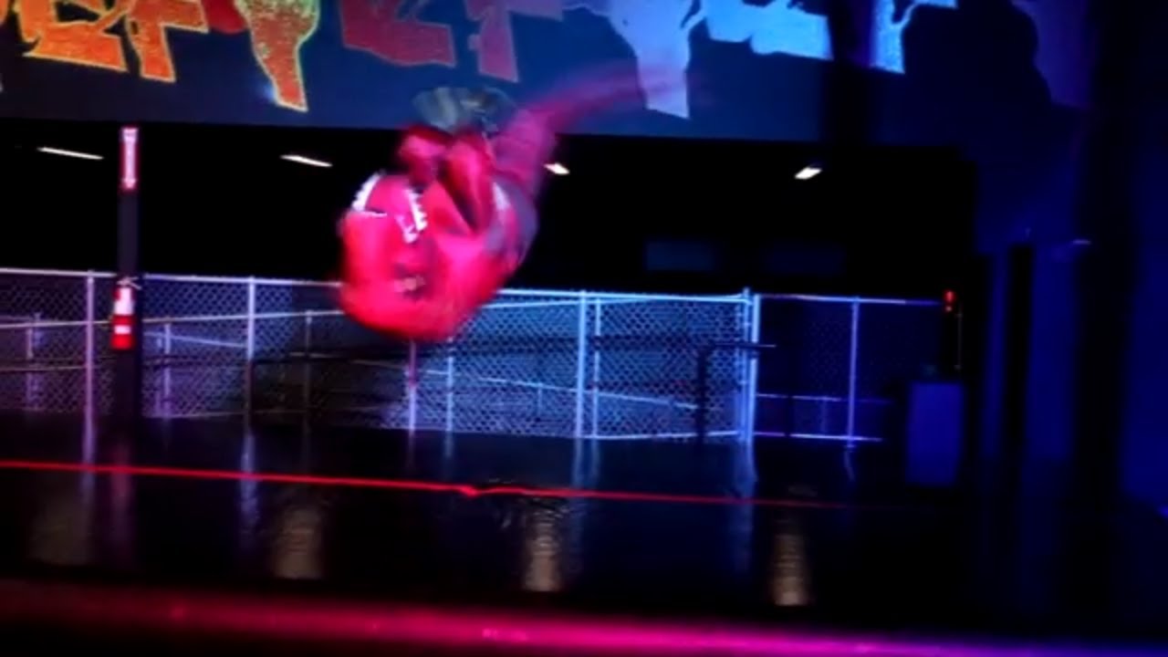 Dinosaur VS Trampolines