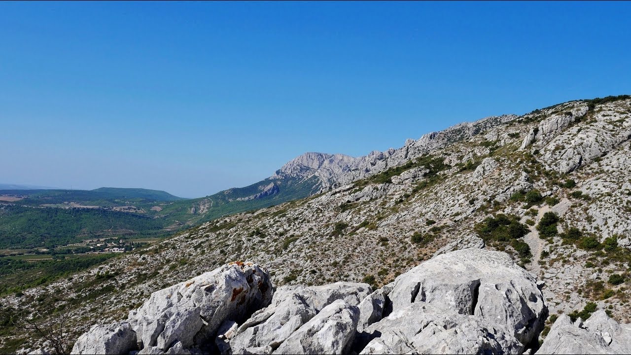 Le Pic des Mouches depuis Puyloubier - La montagne Sainte-Victoire