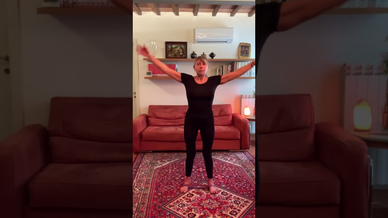 Ginnastica completa con elastico corto . Meravigliosa e efficace.