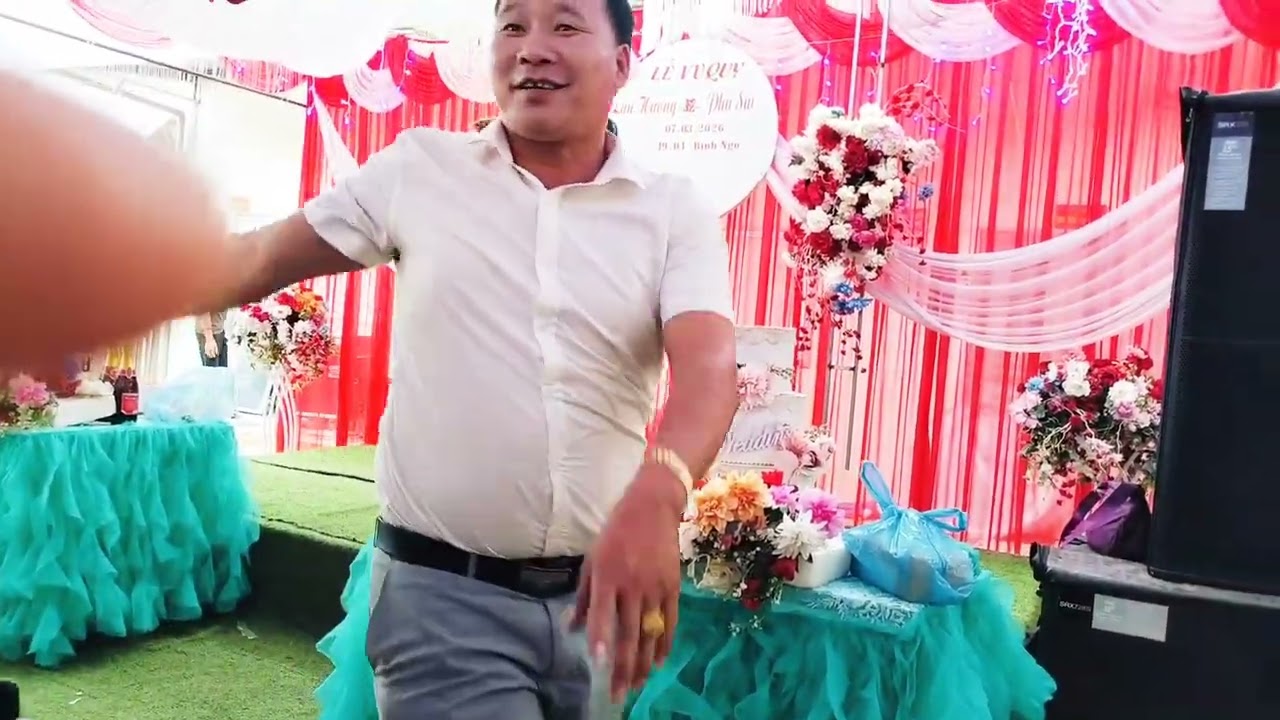 Hà xanh hoàng nhung hát mừng đám cưới con gái lò chinh ui Thái 