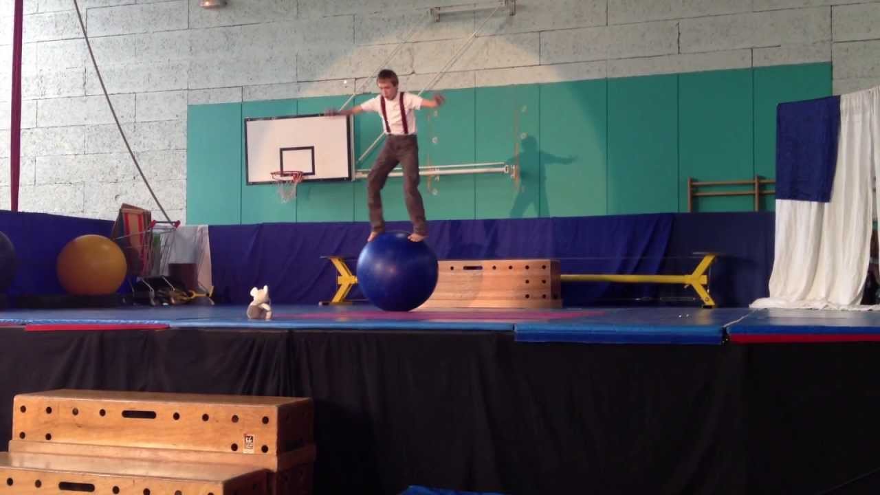 Loic Garel spectacle cirque juin 2012.MOV