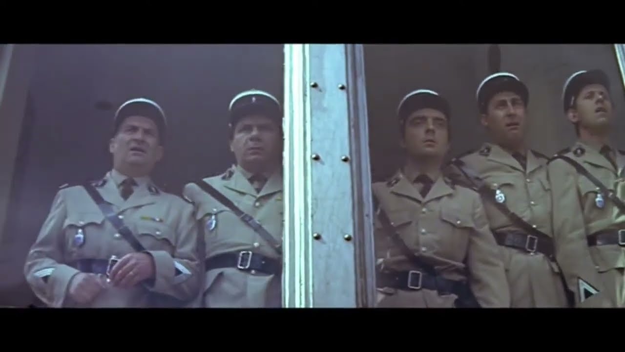 Le Gendarme à New York (1965) - Les Gendarmes se baladent dans New-York