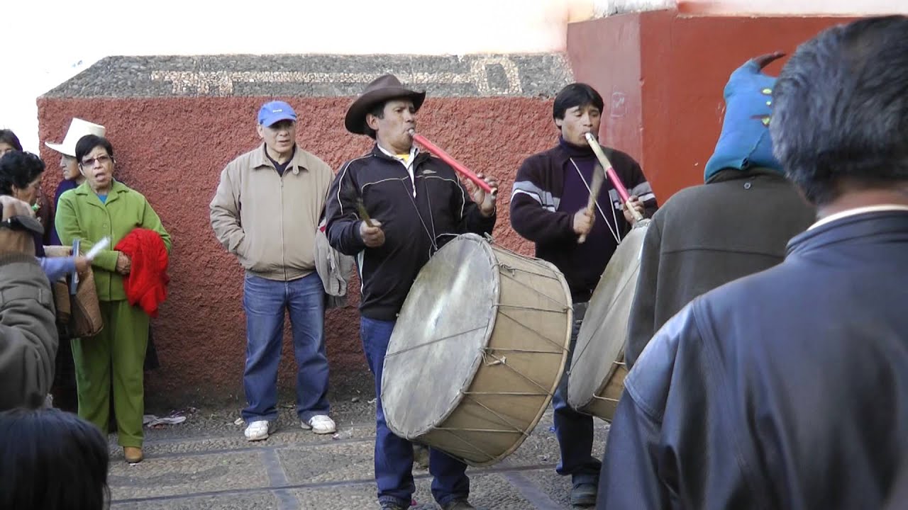 Adoracion de panatahuas a S. Pedro de Corongo 1
