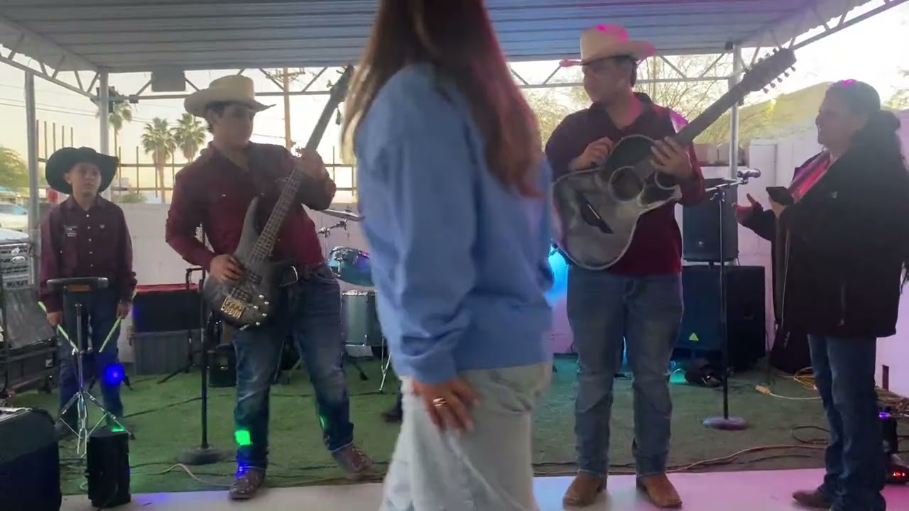 Patadita de la suerte a Miguel 