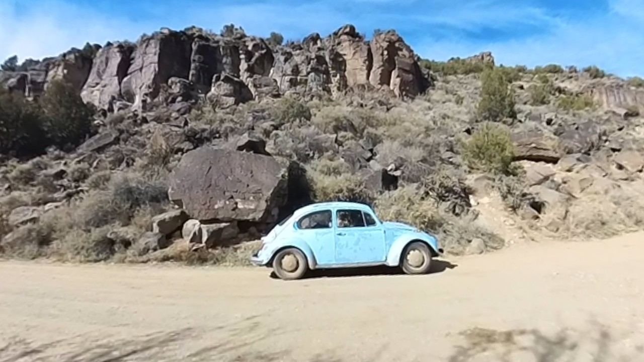 Cruising a '71 VW Bug on BackRoads of De Norte.