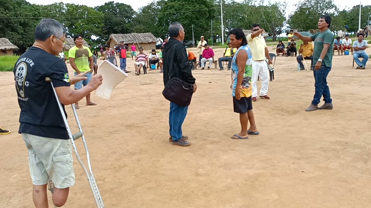 12/12/2021, Cacique da Aldeia Estrela,não quer novo direitor da escola só quer irmão dele .