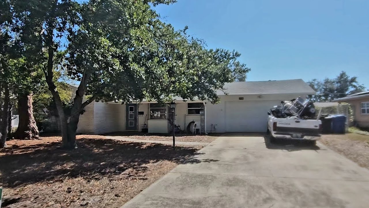 3/2/2 w pool BLOCK FLOOD X  1 block from water Great Location 