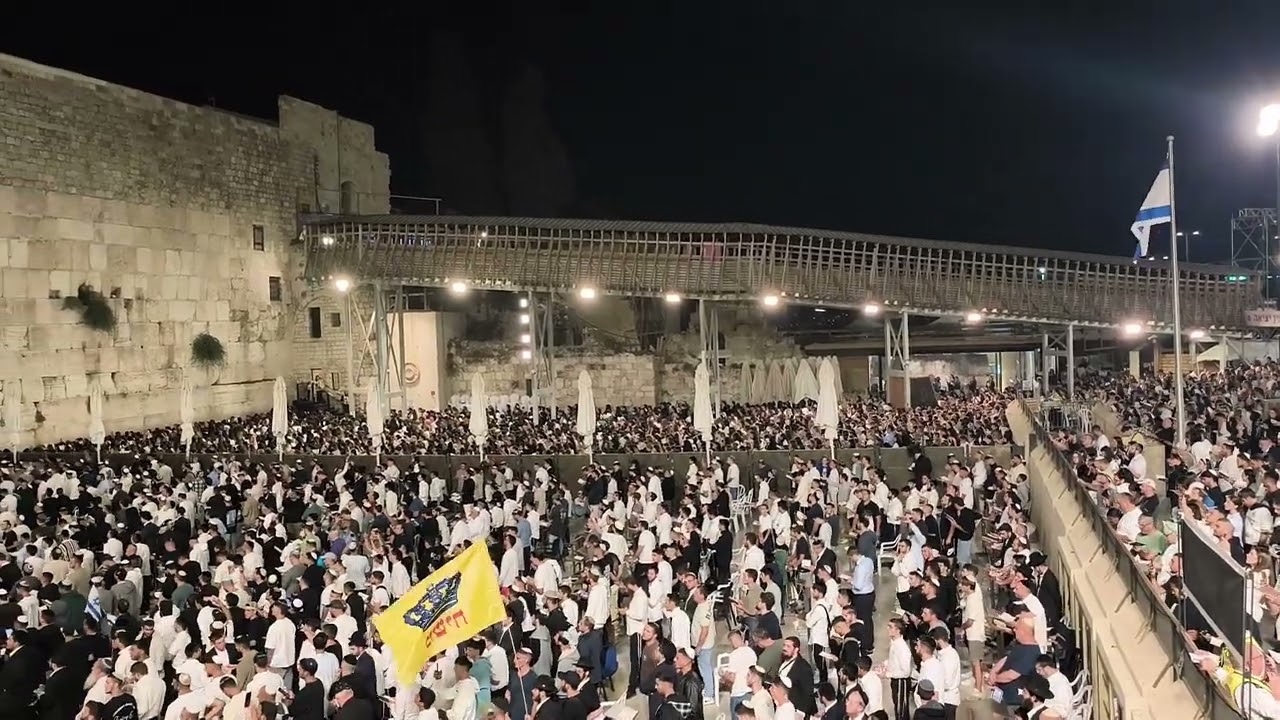 סליחות בכותל המערבי עם הפייטן יהודה נפתלי הי