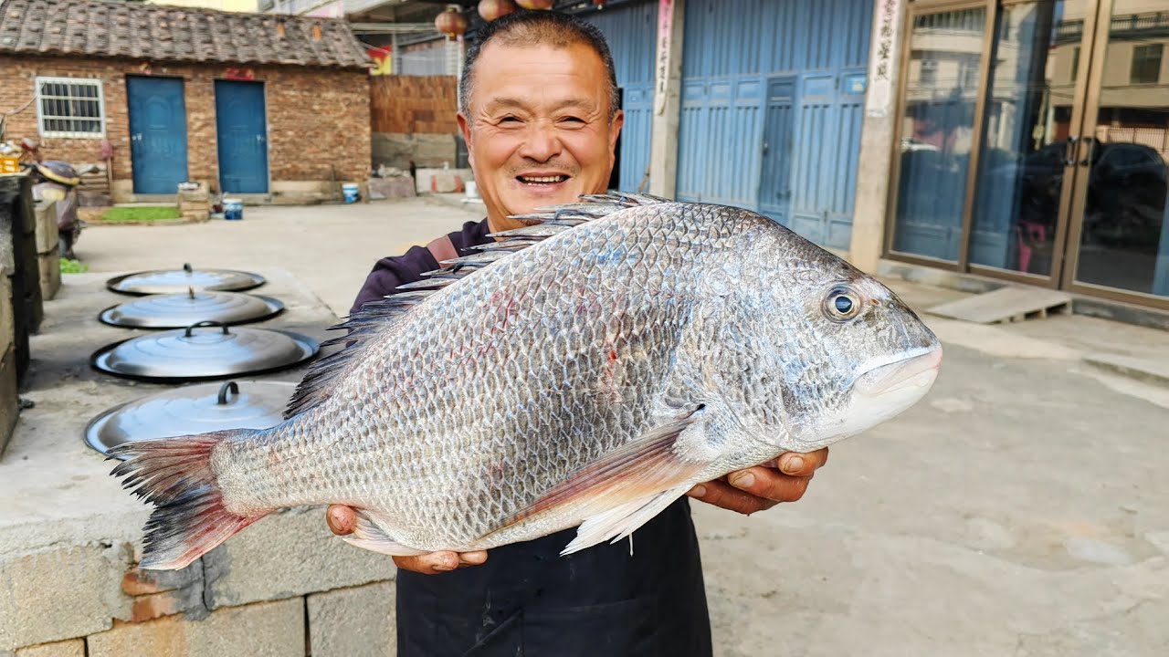 940買2條15斤白蠟魚，大叔做漁村傳統“魚凍”，十幾人吃得贊不絕口