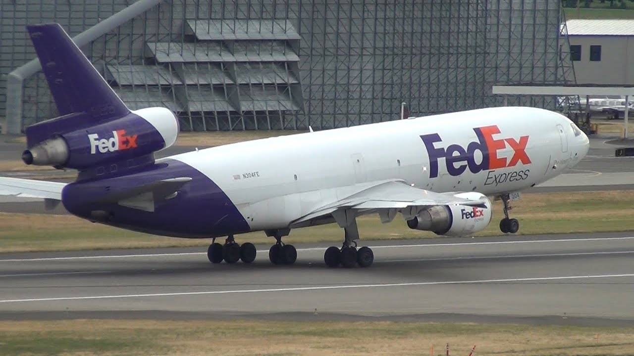 FedEx MD-10-30 (DC-10) [N304FE] Takeoff Portland Airport (PDX)