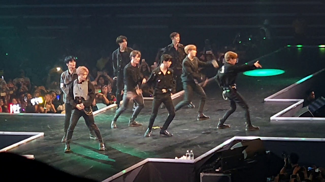 [20191110] KAMP Singapore Day 2 - Stray Kids - Double Knot