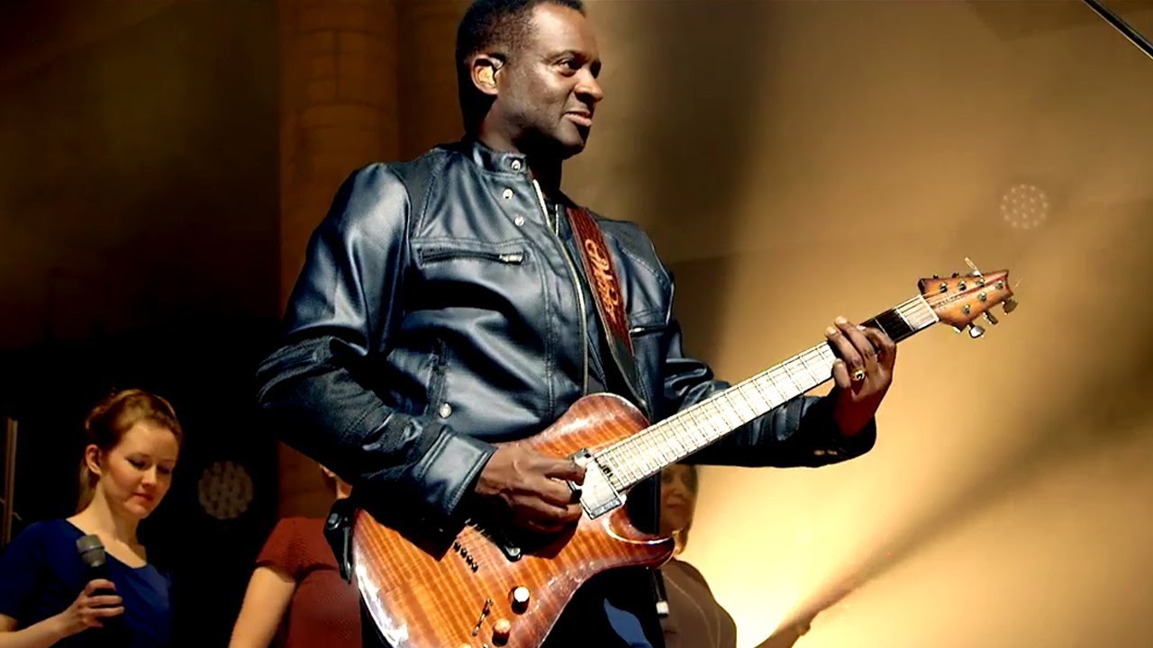 Noel Robinson - Rain (Official Live Video)