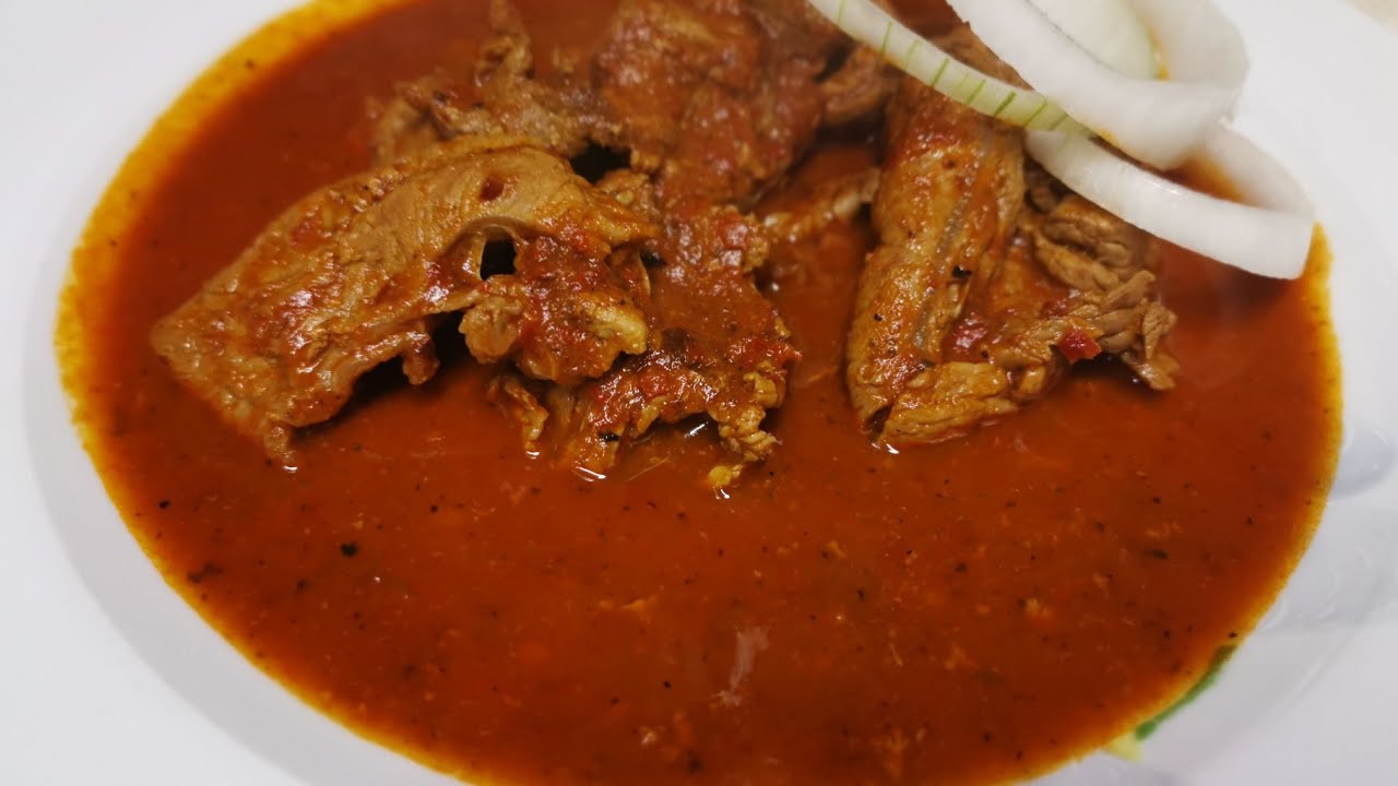 Bistec en salsa de Chile cascabel y catarina.