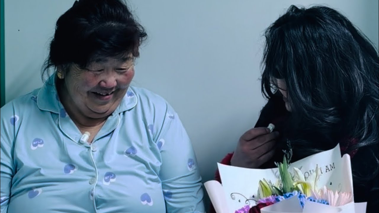 Төрсөн өдрийн баяр нь тохиож буй охин Болормаагаас нь ээж Айменхаандаа ❤️