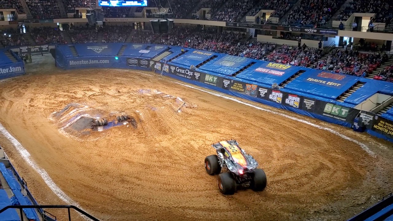 Monster jam bjcc maxx d full freestyle plus backflip