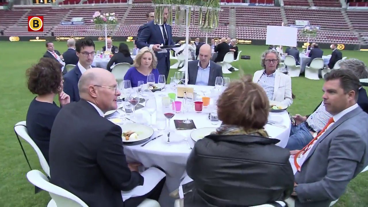 Kampioensgras van PSV kun je ook eten, op de middenstip van het stadion