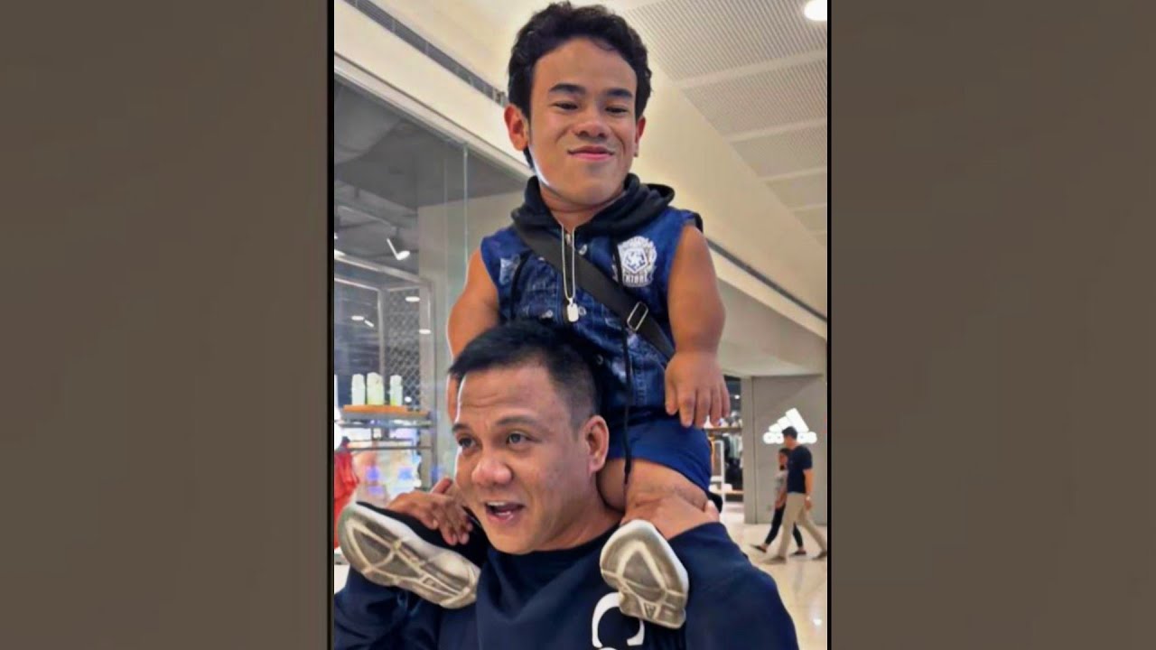 Nagpanggap na laruan si Baby Giant sa Moa