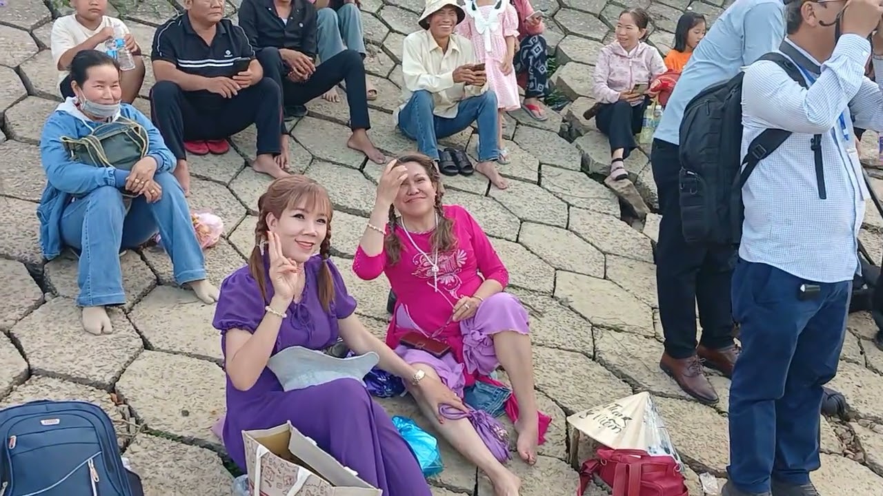 Buổi chiều hồ thủy liêm núi cấm