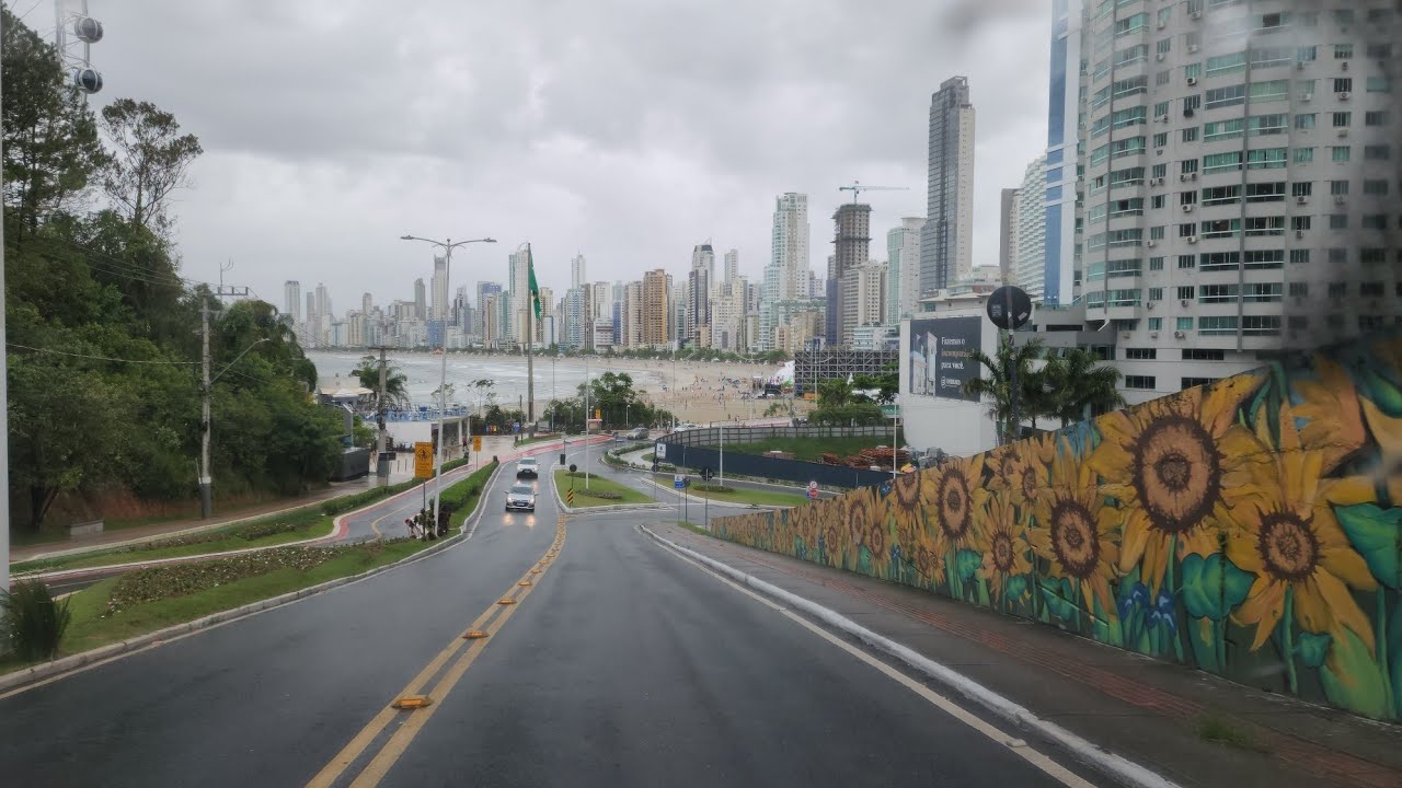 Balneário Camboriú SC...Domingo  Chuvoso..dia 18 12.2022..