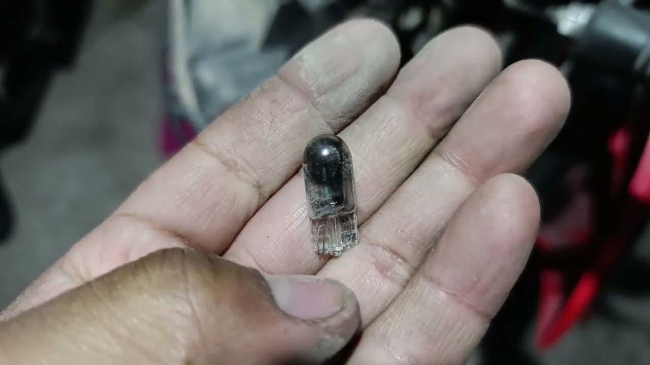 Cómo cambiar Focos de luz principal, posición y tablero en Honda XR 150L?