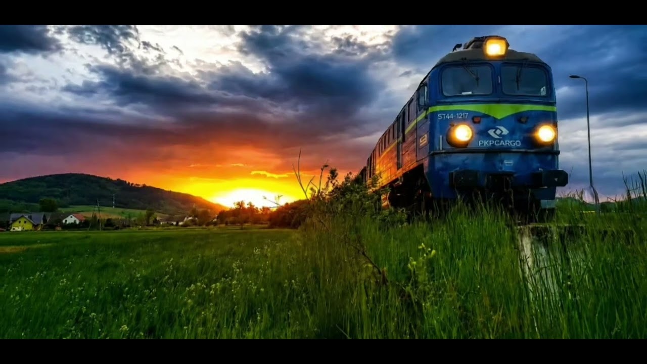 Wyjazd z Mordoru 🌅🔥Authentic photo 📸Takie cuda tylko w Sudetach #pkpcargo #zach&oacute;dsłońca #Sudety 
