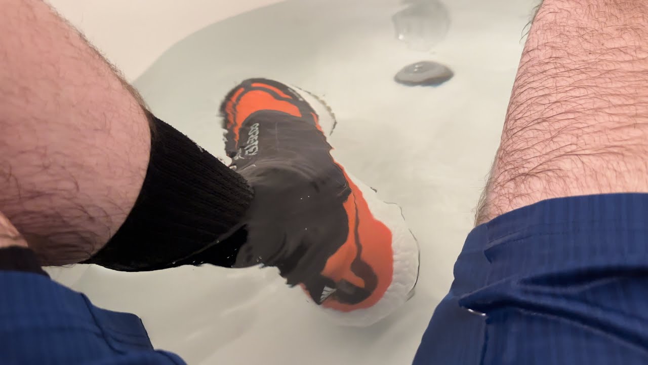Waterproof Adidas Ultraboost 21 Running Shoes Become Waterlogged in the Bath