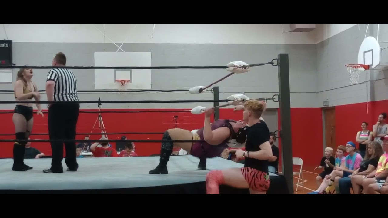 Kenzie James w/ HAWT Percy Drews vs Big Mama