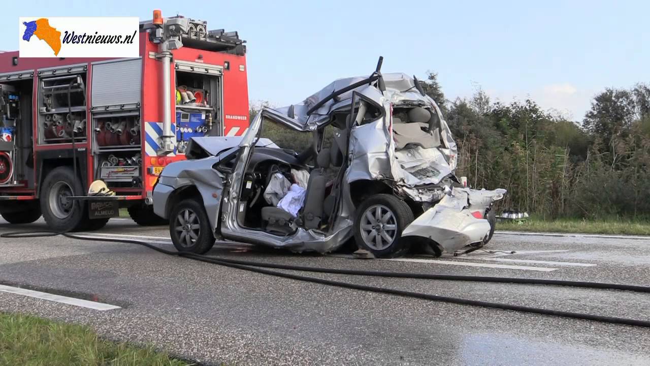 Twee mensen omgekomen bij ernstig verkeersongeluk