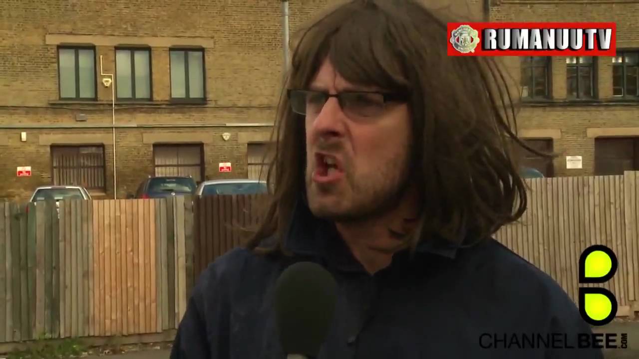 R U Man U U TV reporting on Wayne Rooney wearing gloves!