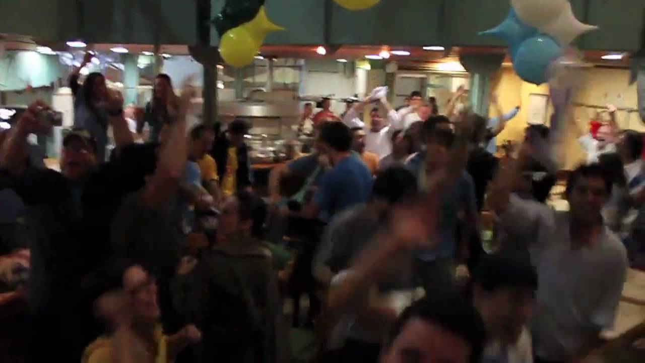 Hinchada del URUGUAY x GHANA La Pasiva Porto Alegre Brasil HD