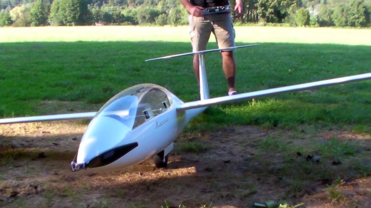 aeromodello rc glider performances aere Manfred Ruhmer pilot test manufacturer ICARO 2000