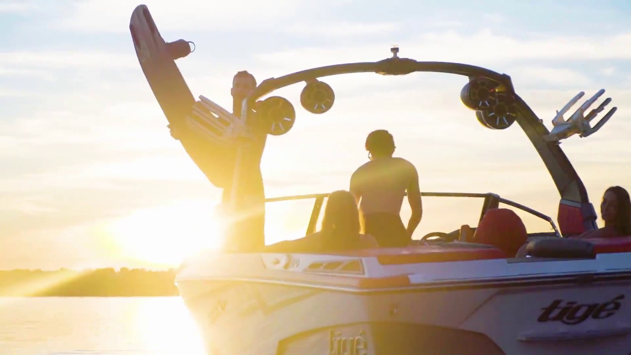 2018 RZX2 - Top Wakeboarding, Wakesurfing, Waterski Boat