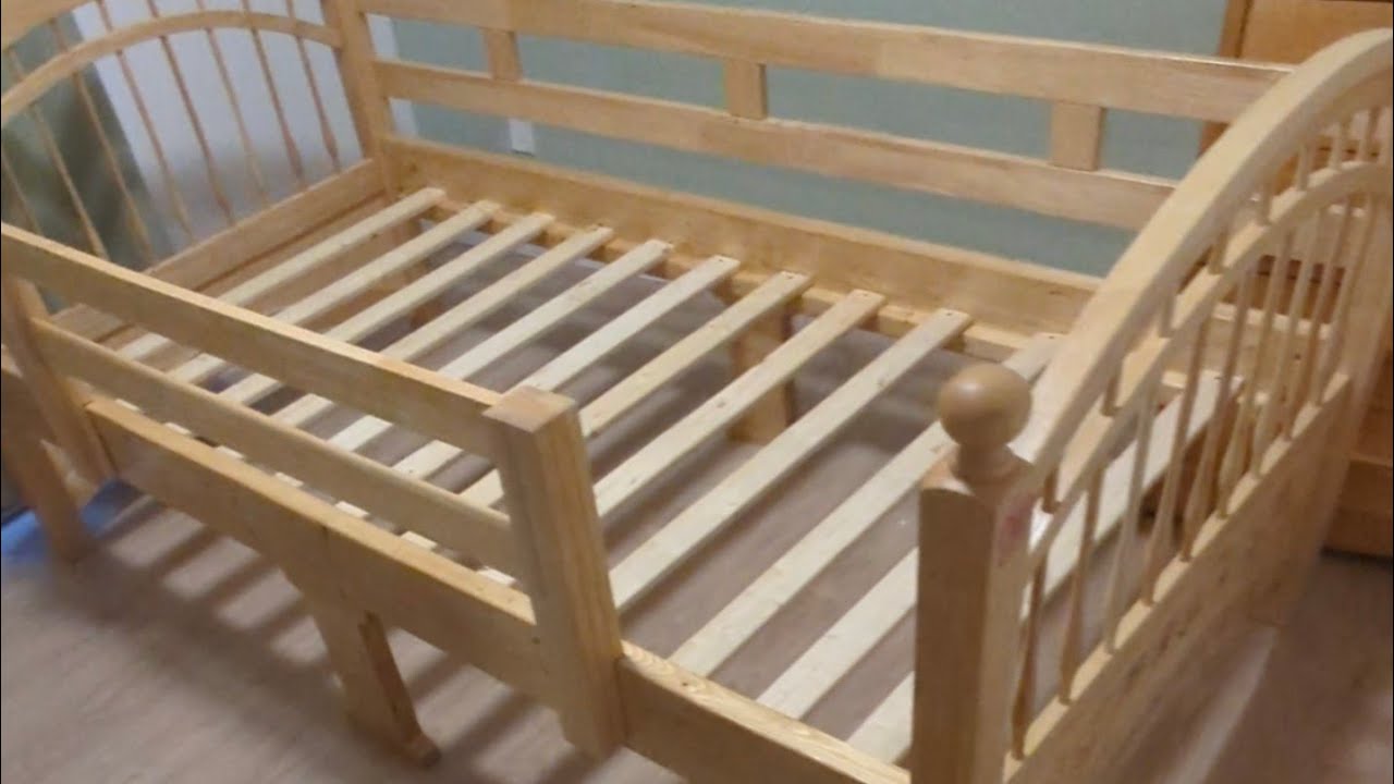 Trucs pour restaurer un lit en bois vernis 