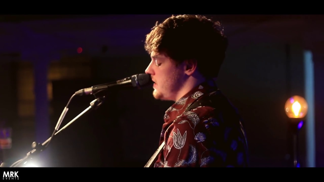 RYAN MCMULLAN // THE STREETS OF NEW YORK (Liam Reilly  cover) // ROADIE TV