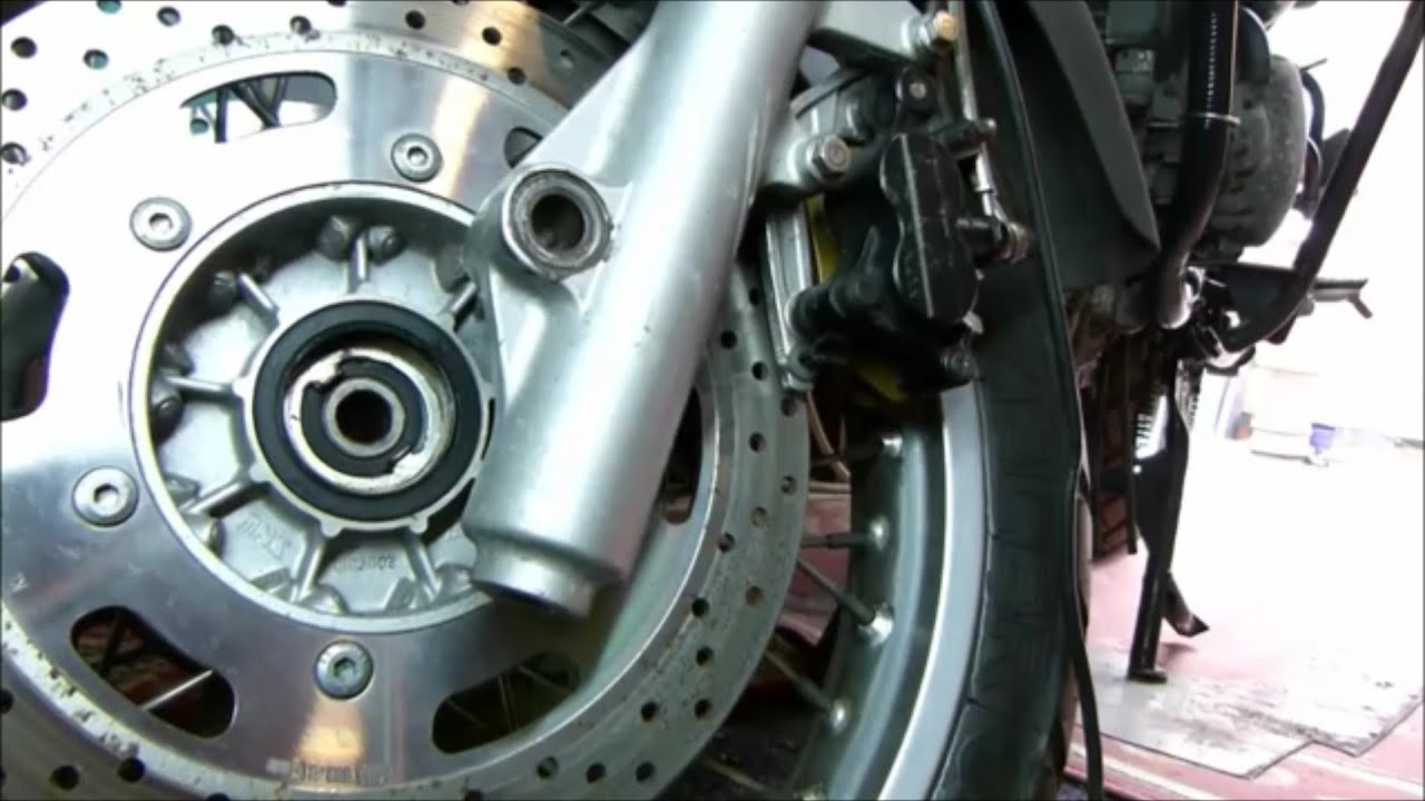 Triumph Tiger 955i Front Wheel Bearings Replacement.