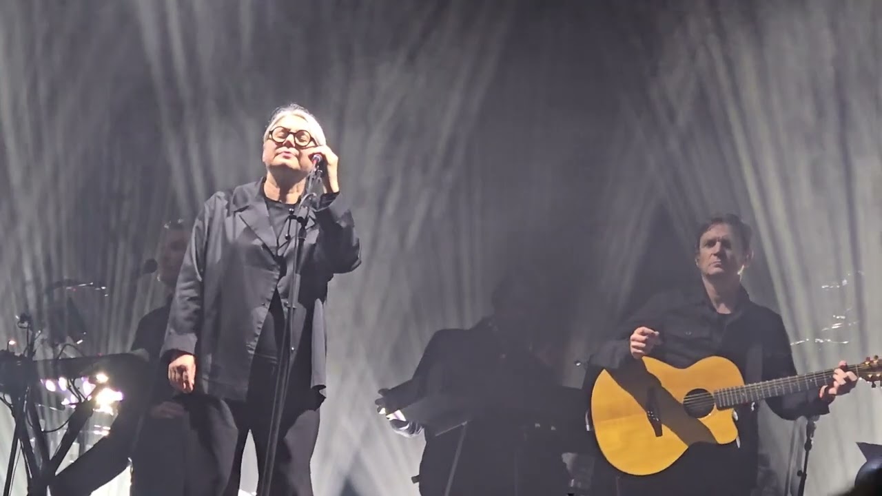Massive Attack & Elizabeth Fraser - Teardrop @ Act1.5, Bristol 25/08/2024