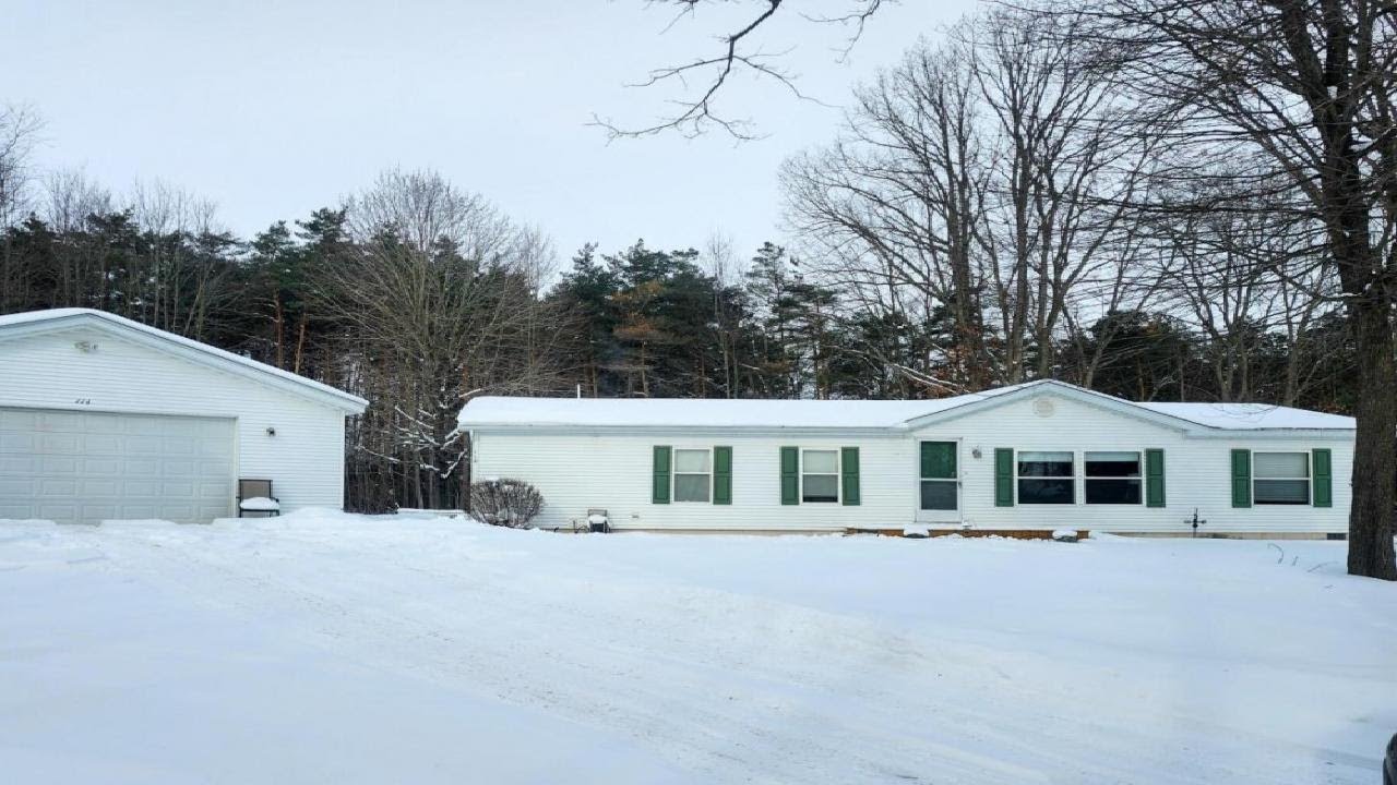 114 Bay City Trail, Houghton Lake, MI Presented by Kevin Nagel.