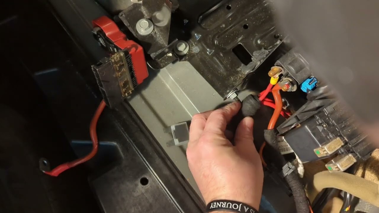 Caprice PPV 12V Power to kick panel